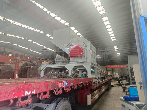 1300型油漆桶破碎機發往浙江臺州