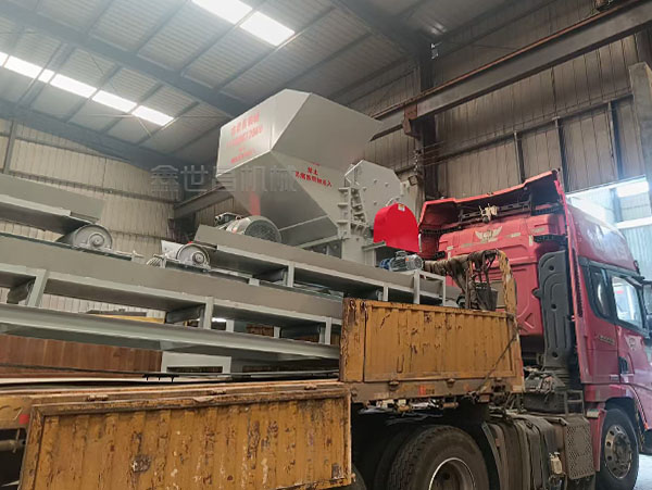 湖南衡陽1000型破碎機(jī)發(fā)貨現(xiàn)場(chǎng)